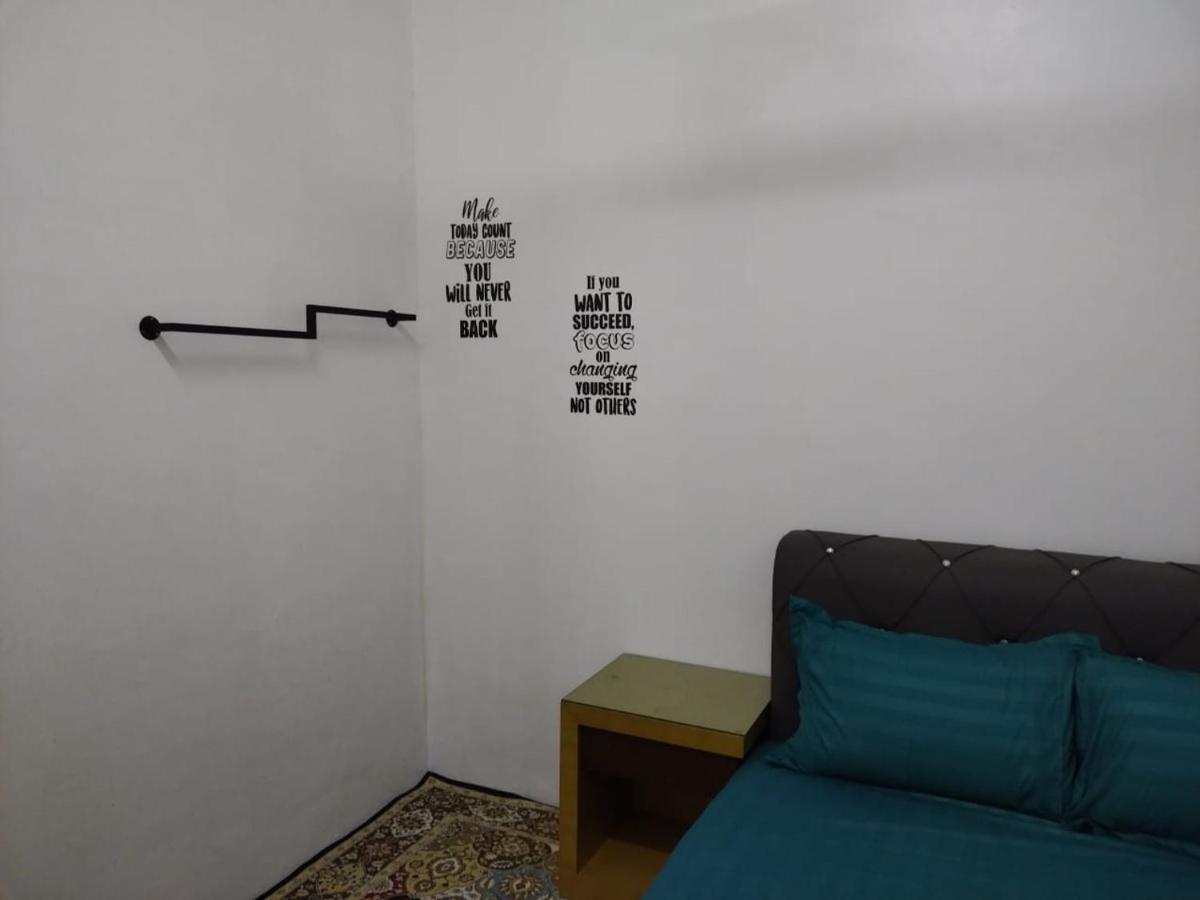 Homestay Embah Ros & Embah Lek Hutan Melintang Exterior foto