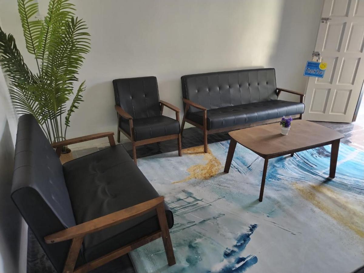 Homestay Embah Ros & Embah Lek Hutan Melintang Exterior foto